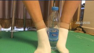 【婧児小主】婧児运动鞋里棉袜丝袜的味道 全语言羞辱感受自己在我脚下-97LZTD-11159