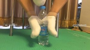 【婧児小主】婧児运动鞋里棉袜丝袜的味道 全语言羞辱感受自己在我脚下-97LZTD-11159