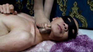 【黑冰女主】鱼干奴的惊悚时刻 极度危险踩脖子-97LZTD-1178