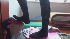 前台美女教练的职业装运动—黑裤袜黑跟鞋的践踏玩耍-97LZTD-1276