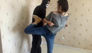 〖碎蛋娇娃〗美女防狼踢裆讲座-97LZTD-3289