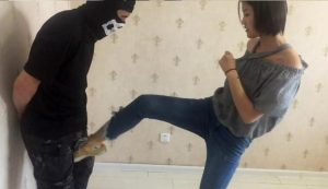 〖碎蛋娇娃〗美女防狼踢裆讲座-97LZTD-3289