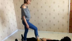 〖碎蛋娇娃〗美女防狼踢裆讲座-97LZTD-3289