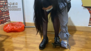 妖姬黑丝小皮鞋爆踩牛蛙