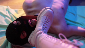 【黑丝诱惑】舌头清理素女沐沐原味脏白靴并耳光虐乳