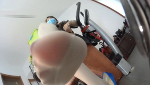 婧児脚下的膜拜奴乞求主人高跟鞋的践踏 好啊 让我好好玩玩你！