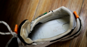 【栗子绝版】体育课极品臭鞋踩死