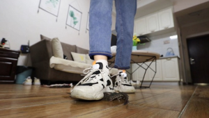 【栗子绝版】体育课极品臭鞋踩死