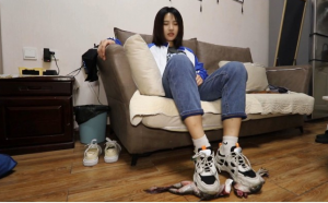 【栗子绝版】体育课极品臭鞋踩死