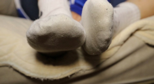 【栗子绝版】体育课极品臭鞋踩死