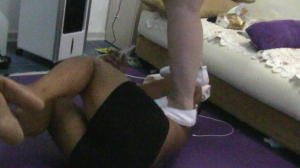 安心S暴力踢打踢下体虐下体数据线狠抽狗狗