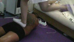 安心S暴力踢打踢下体虐下体数据线狠抽狗狗