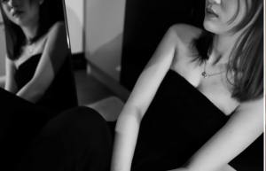 【黑丝诱惑】沐沐肉丝长靴踩脖子窒息