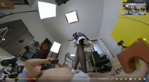 VR黑萝莉晓G公主鞋白袜黑丝全体重踩踏虐腹 跳踩碾踩 把奴踩成废人！