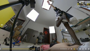 VR黑萝莉晓G公主鞋白袜黑丝全体重踩踏虐腹 跳踩碾踩 把奴踩成废人！