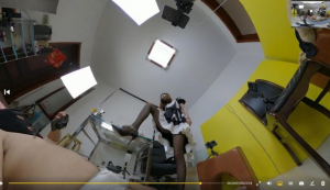 VR黑萝莉晓G公主鞋白袜黑丝全体重踩踏虐腹 跳踩碾踩 把奴踩成废人！