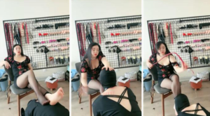 【海月老师】连环耳光狂舔裸足黑丝鞭打骑马转胯-97LZTD-103745