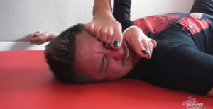 终于有格斗风格的了，贱狗被打还是很开心的。 bf36563-97LZTD-450859