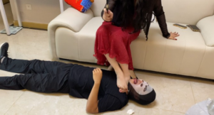 人形犬系列第一集：迷晕流浪狗，强迫虐打，踩喉咙窒息玩虐（地下室）YC-250707-4-97LZTD-450902