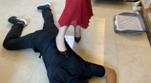 人形犬系列第一集：迷晕流浪狗，强迫虐打，踩喉咙窒息玩虐（地下室）YC-250707-4-97LZTD-450902