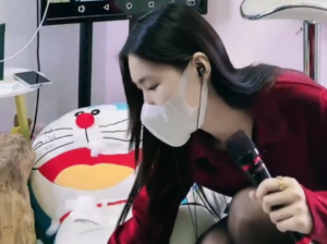 美女主播厚黑丝高跟鞋踩烂叮当猫 细鞋跟给它开膛破肚 狠钻捅戳刺踩 语言互动 bf46718-97LZTD-450926