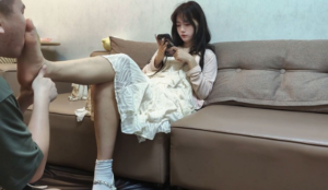 『红颜榜』06年汗脚高颜值学生主夙羽无意识舔脚清理脚皮 YC-250710-4-97LZTD-450994