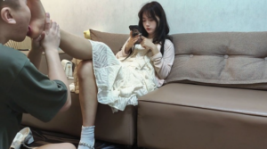 『红颜榜』06年汗脚高颜值学生主夙羽无意识舔脚清理脚皮 YC-250710-4-97LZTD-450994