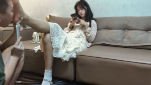 『红颜榜』06年汗脚高颜值学生主夙羽无意识舔脚清理脚皮 YC-250710-4-97LZTD-450994