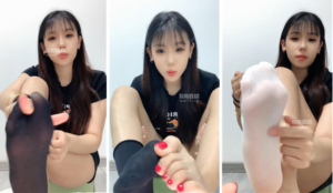 【直播调教视频】【第一视角】【苏西】玉足滚进来舔-97LZTD-146829