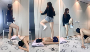 【女生也能很暴力】脏运动鞋白袜虐打-97LZTD-36159